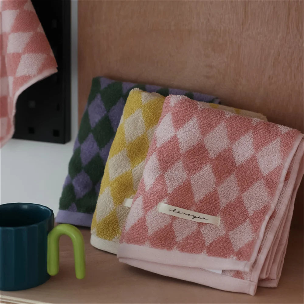Retro Diamond Checkered Cotton Towel